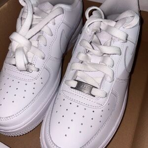 Nike Kids White Air Force 1 Sneakers
